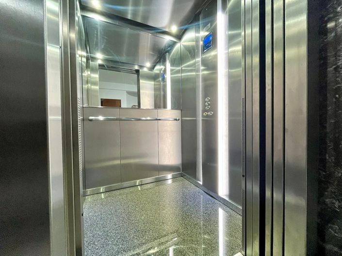 Image No.7-10 Bed House for sale