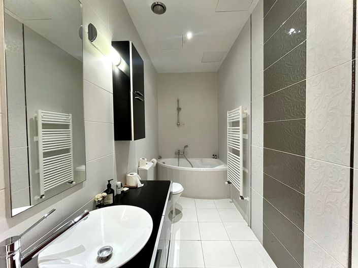 Image No.9-10 Bed House for sale