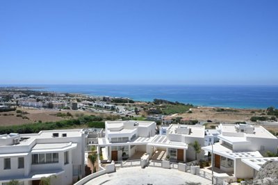 499920-villas-houses-in-chlorakafull