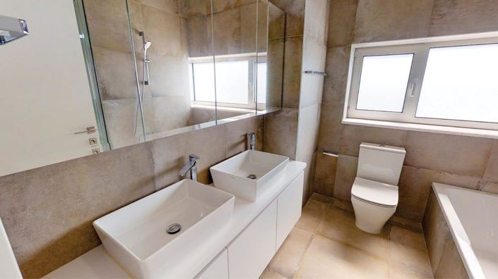 Image No.9-4 Bed House for sale