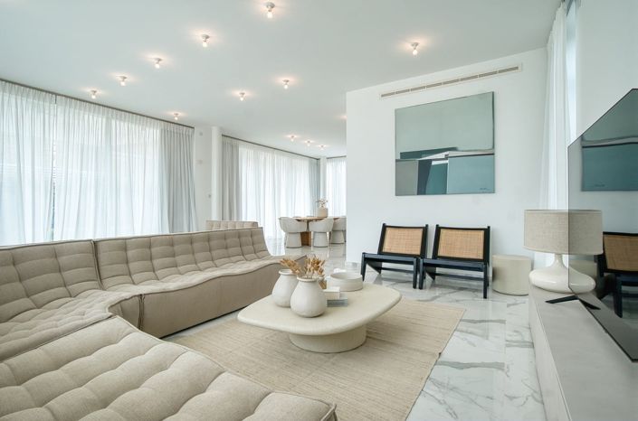 Image No.8-4 Bed House for sale