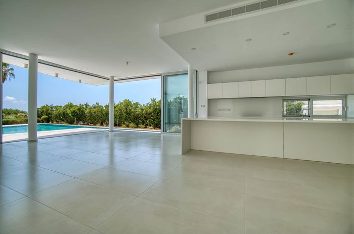 Image No.6-5 Bed House for sale