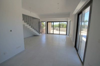 598299-detached-villa-for-sale-in-trachoniful