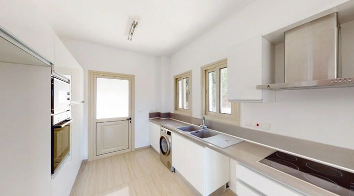 Image No.10-4 Bed House for sale