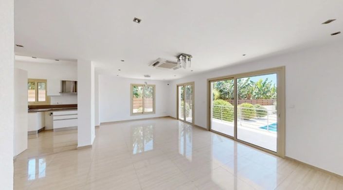 Image No.2-4 Bed House for sale