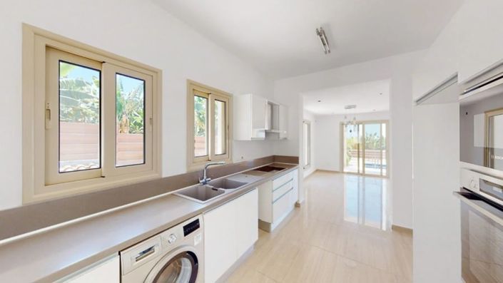 Image No.8-4 Bed House for sale