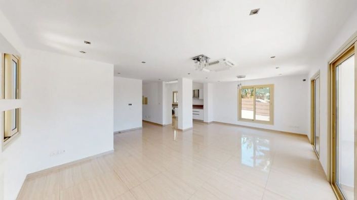 Image No.9-4 Bed House for sale