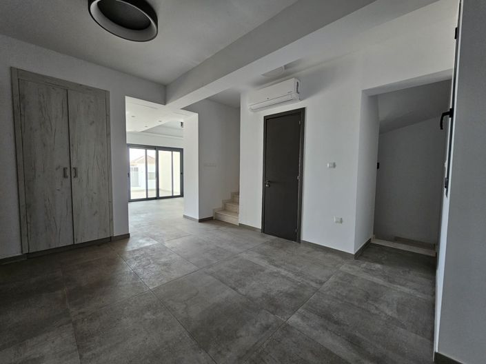 Image No.10-Maison de 4 chambres à vendre à Agios Tychonas