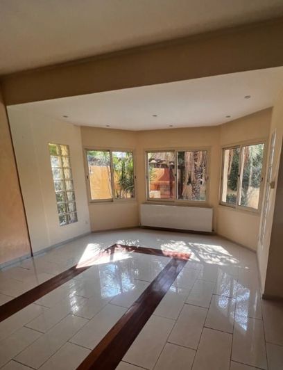 Image No.2-4 Bed House for sale