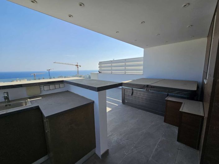 Image No.2-Maison de 6 chambres à vendre à Agios Tychonas