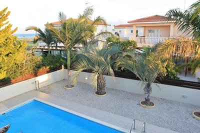 514567-detached-villa-in-oroklini-tourist-are