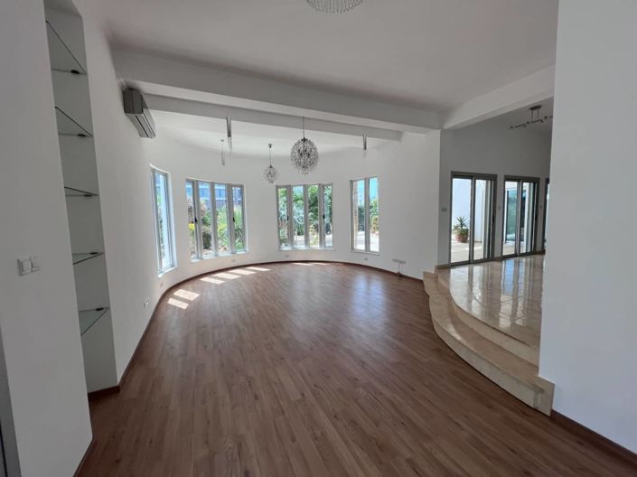 Image No.10-4 Bed House for sale