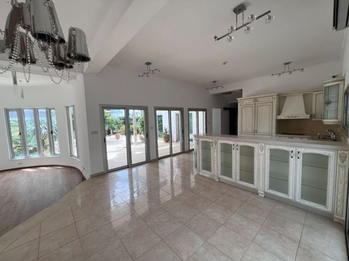 Image No.3-4 Bed House for sale