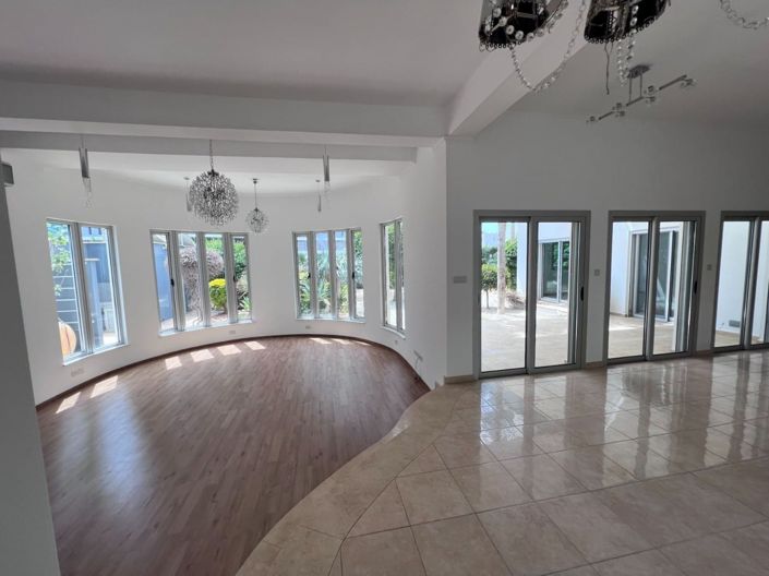 Image No.5-4 Bed House for sale