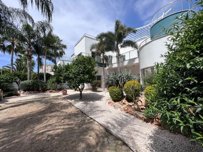 Image No.8-4 Bed House for sale