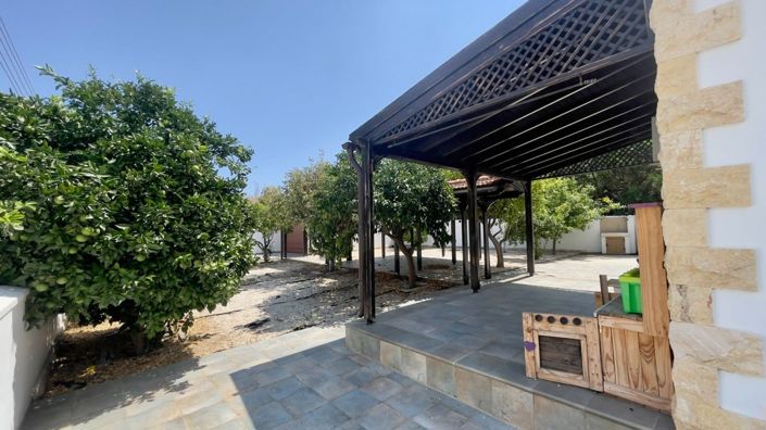 Image No.3-Maison de 5 chambres à vendre à Oroklini