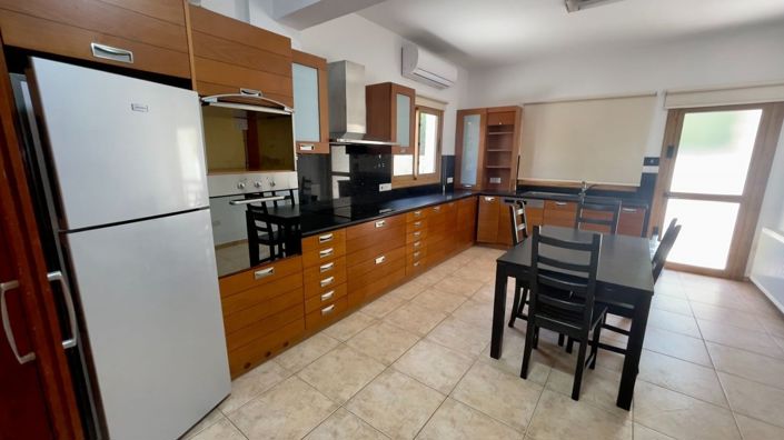 Image No.4-Maison de 5 chambres à vendre à Oroklini