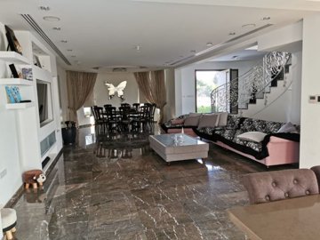 517060-house-in-oroklinifull