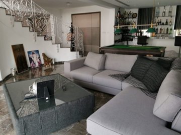 517069-house-in-oroklinifull