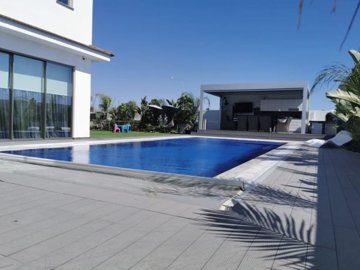 517059-house-in-oroklinifull