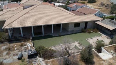 517119-detached-villa-in-maroniorig