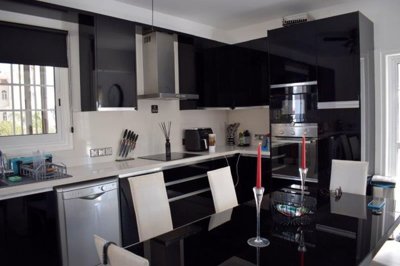 520562-luxury-five-bedroom-detached-villa-for