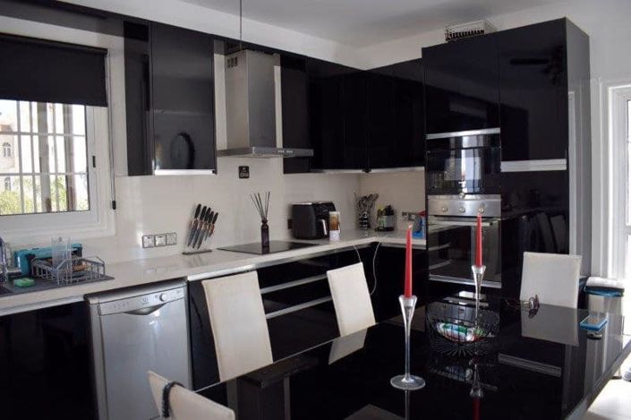 Image No.7-5 Bed House for sale