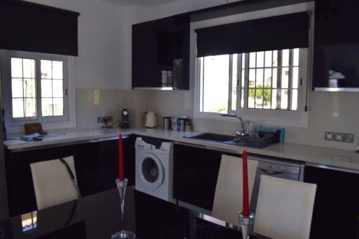 Image No.8-5 Bed House for sale