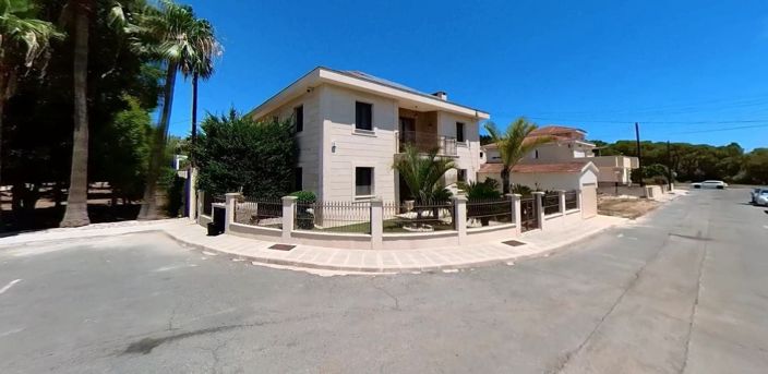 Image No.2-5 Bed House for sale