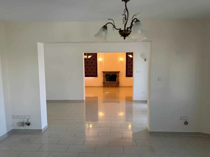 Image No.7-5 Bed House for sale