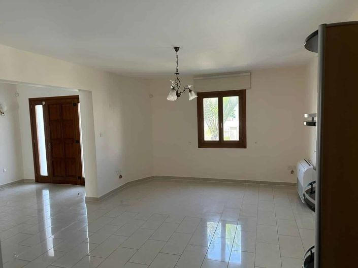 Image No.9-5 Bed House for sale