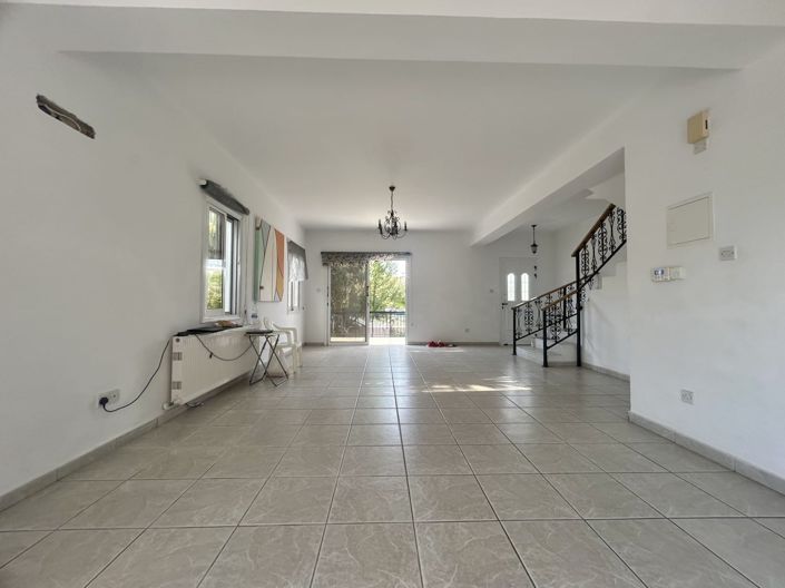 Image No.2-4 Bed House for sale