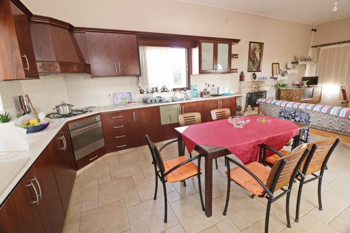 Image No.4-2 Bed House for sale