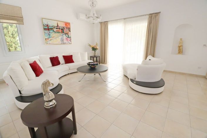 Image No.4-5 Bed House for sale