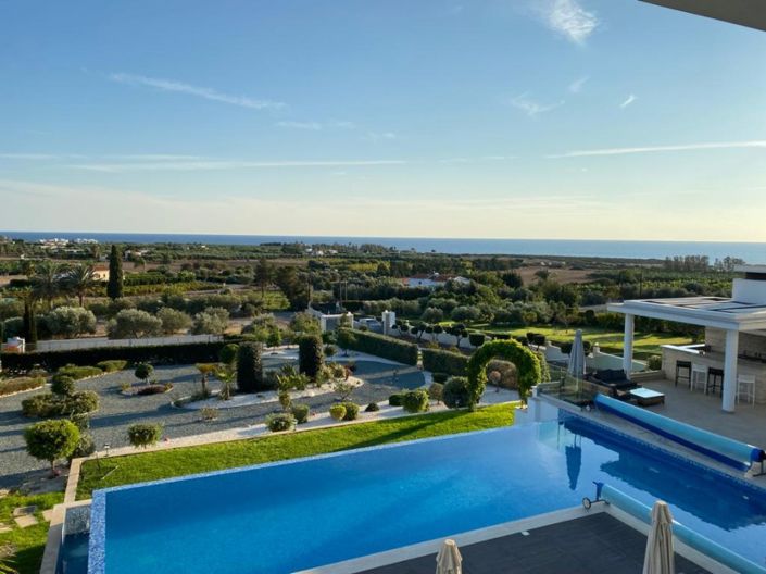 Image No.1-5 Bed House for sale