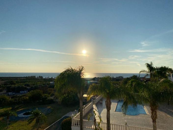 Image No.3-5 Bed House for sale