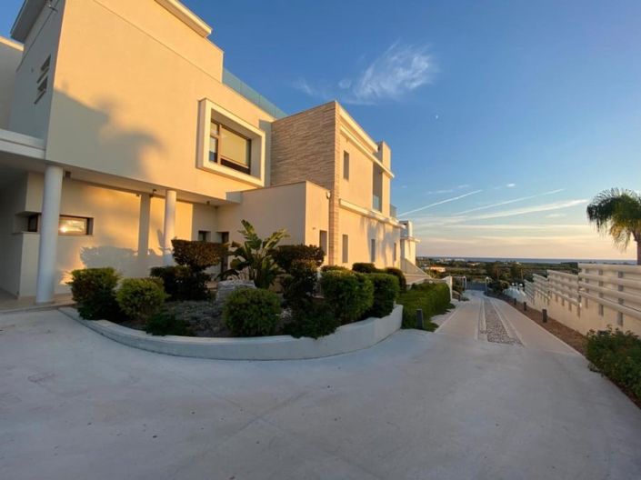 Image No.5-5 Bed House for sale