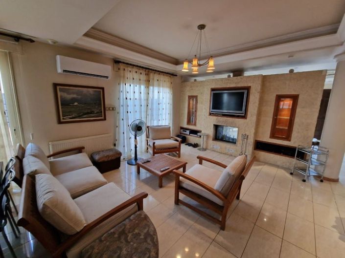 Image No.6-5 Bed House for sale