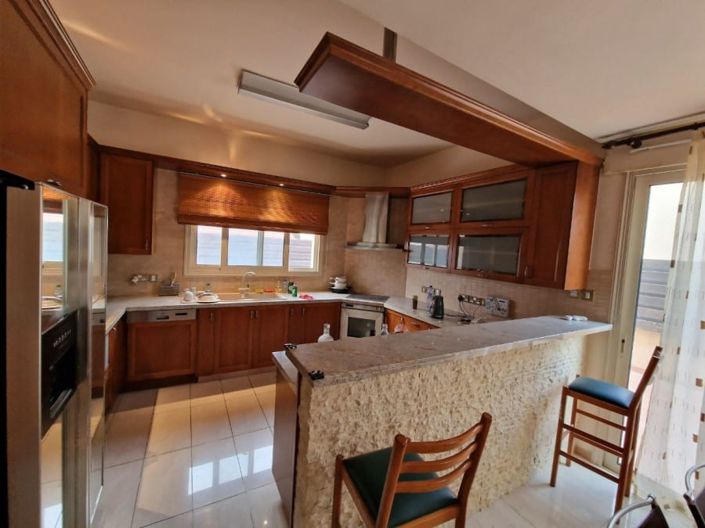 Image No.8-5 Bed House for sale