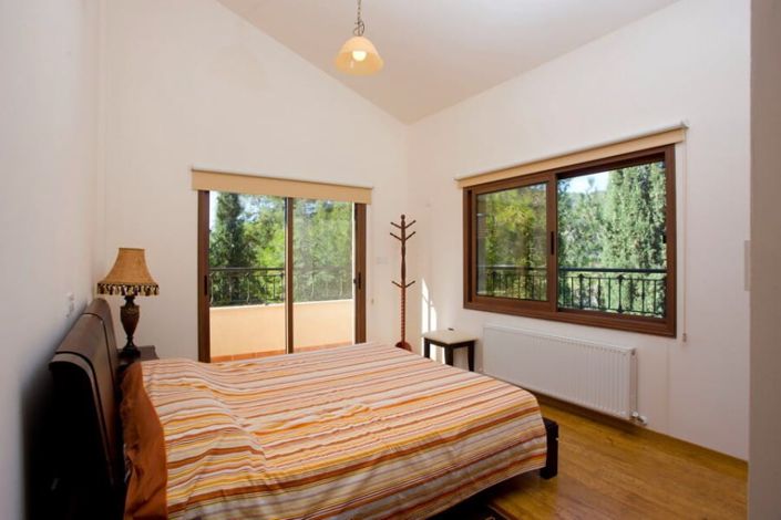 Image No.10-8 Bed House for sale