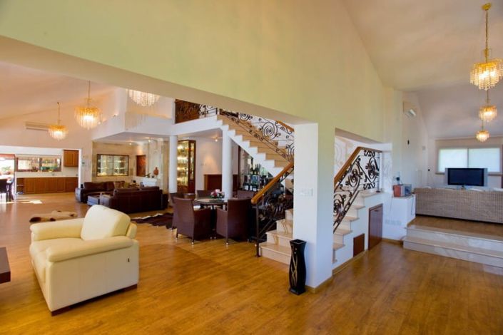 Image No.4-8 Bed House for sale