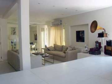 533209-detached-villa-for-rent-in-petrou-pavl