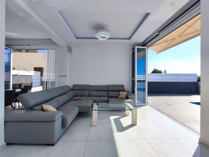 Image No.9-5 Bed House for sale