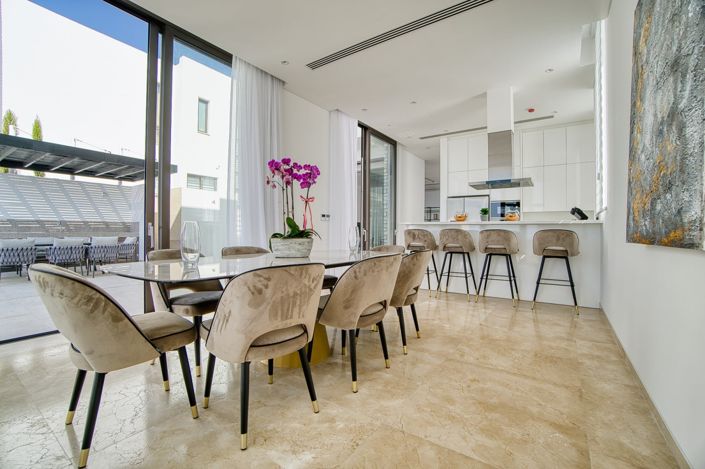 Image No.10-4 Bed House for sale