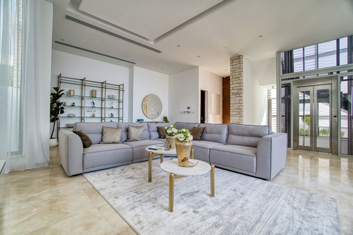 Image No.6-4 Bed House for sale