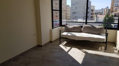467077-fully-renovated-three-bed-apartment-on