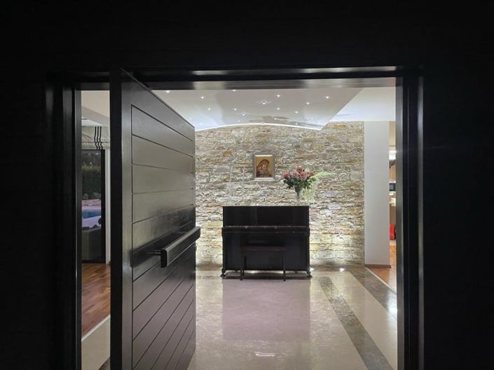 Image No.7-6 Bed House for sale