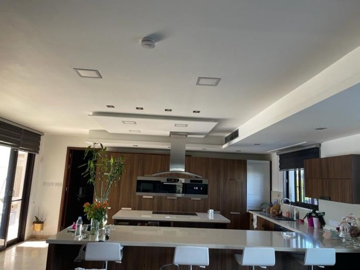 Image No.9-6 Bed House for sale