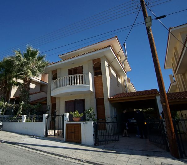 Image No.1-4 Bed House for sale