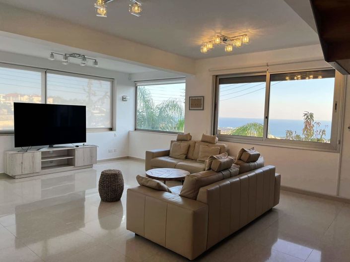 Image No.1-4 Bed House for sale